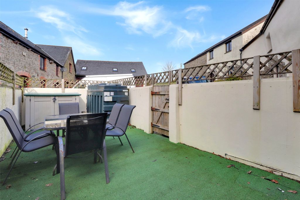 Property photo 2 of 12 Picture No. 14