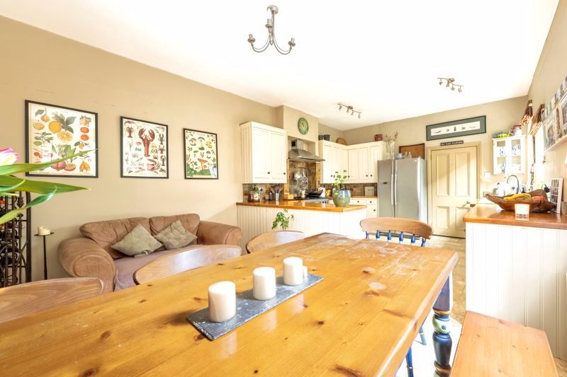 Property photo 2 of 25 Photo 9