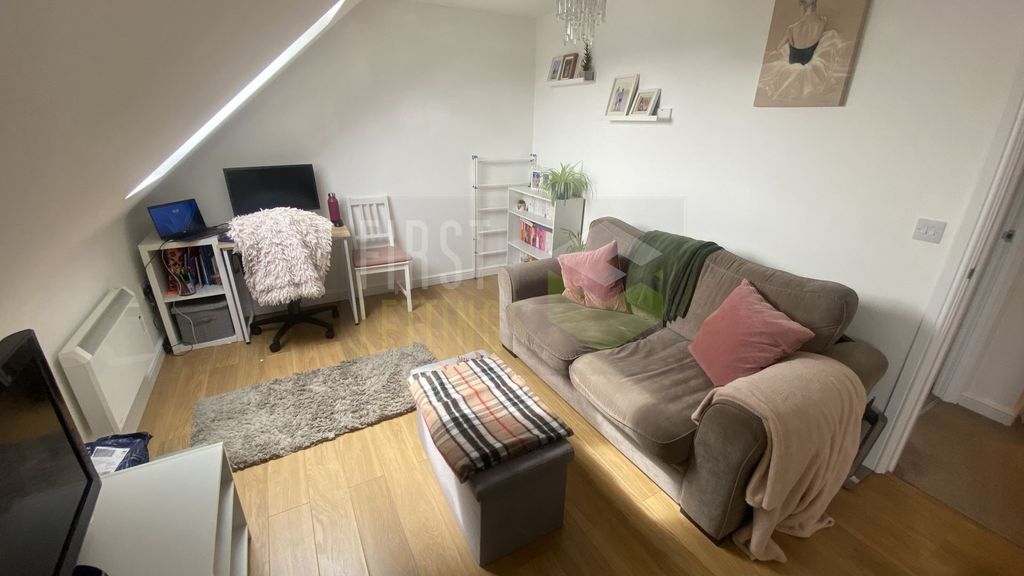 Property photo 2 of 8 Photo 4