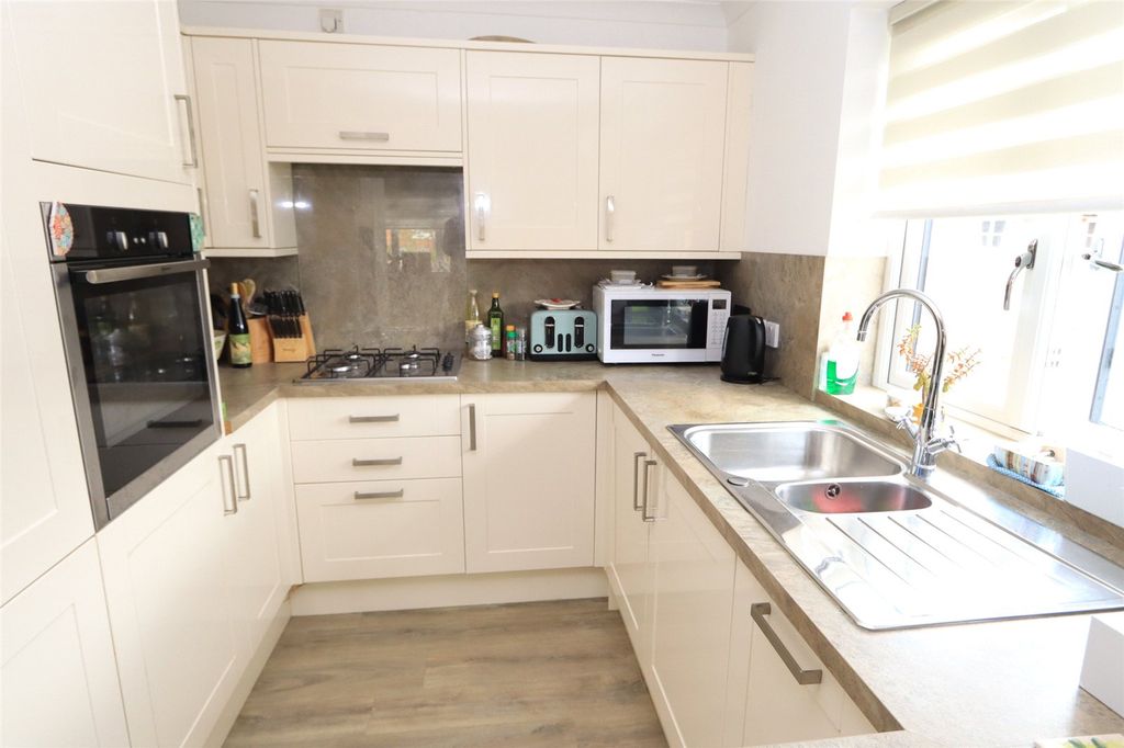 Property photo 2 of 8 Kitchen