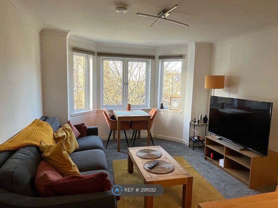 Property photo 1 of 11 Kitchen / Living Room