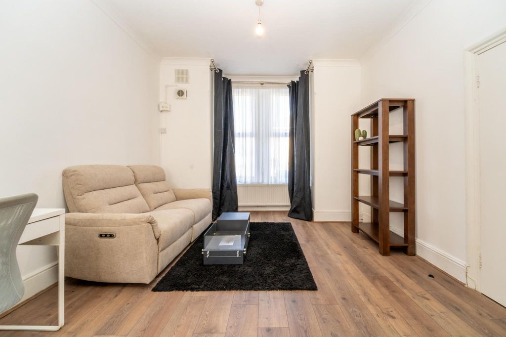 Property photo 2 of 11 Gallery