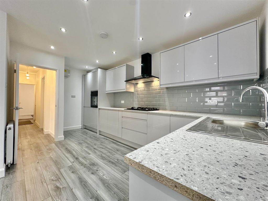 Property photo 3 of 16 Kitchen/Lounge/Diner