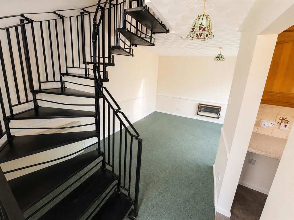 Property photo 3 of 6 Hall.Png