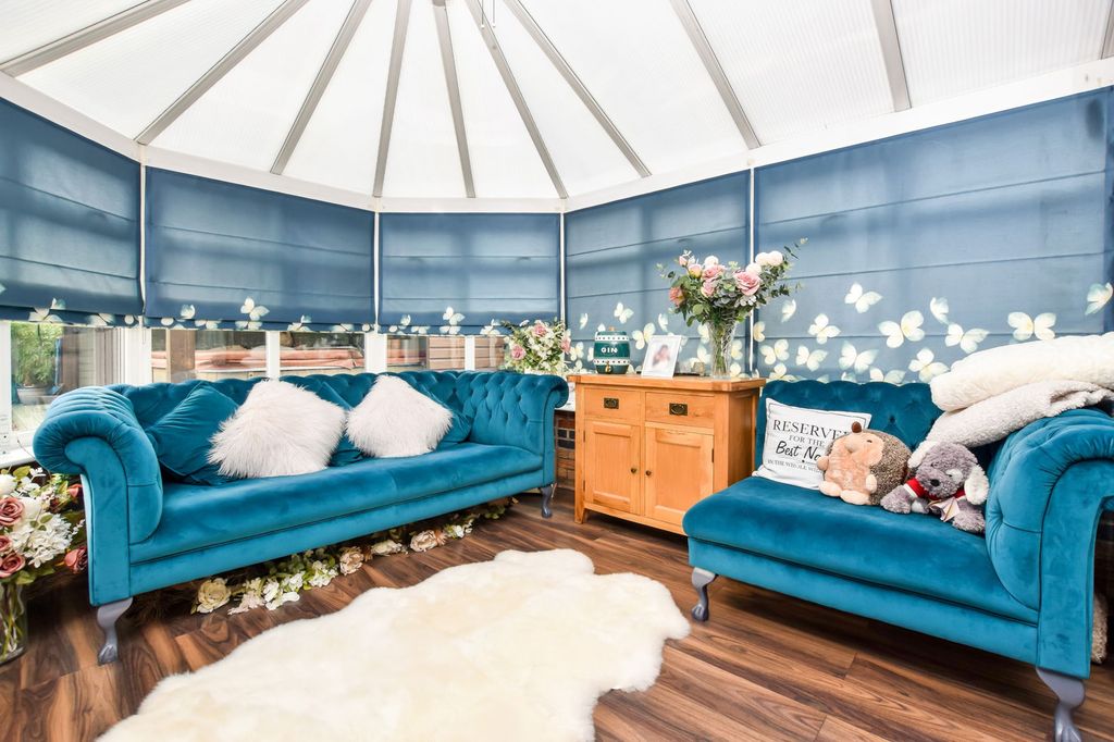 Property photo 2 of 33