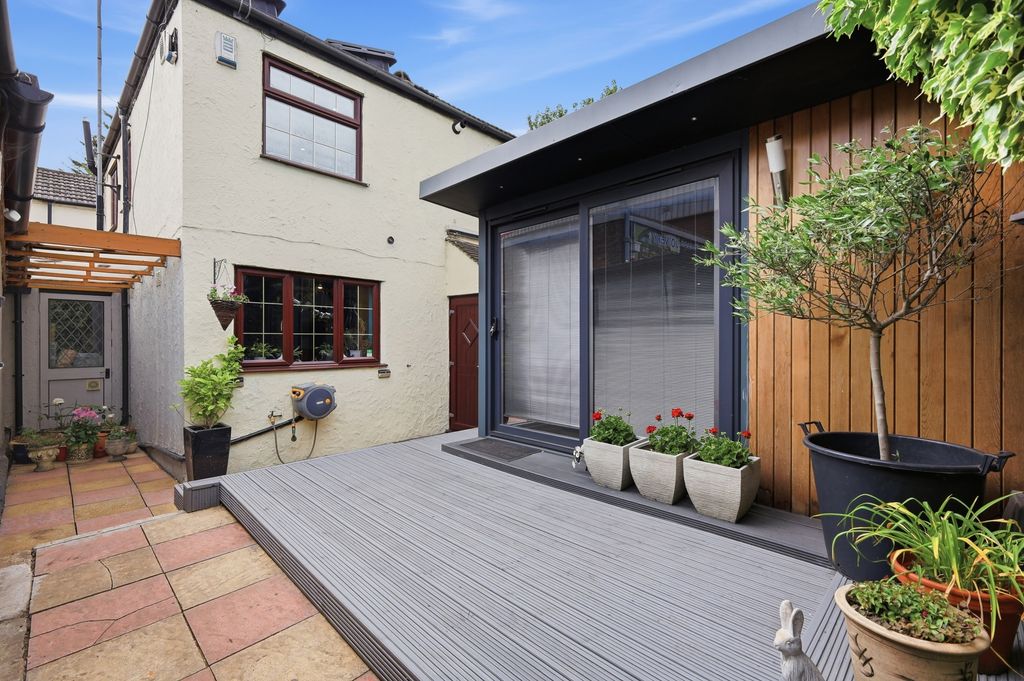 Property photo 1 of 31