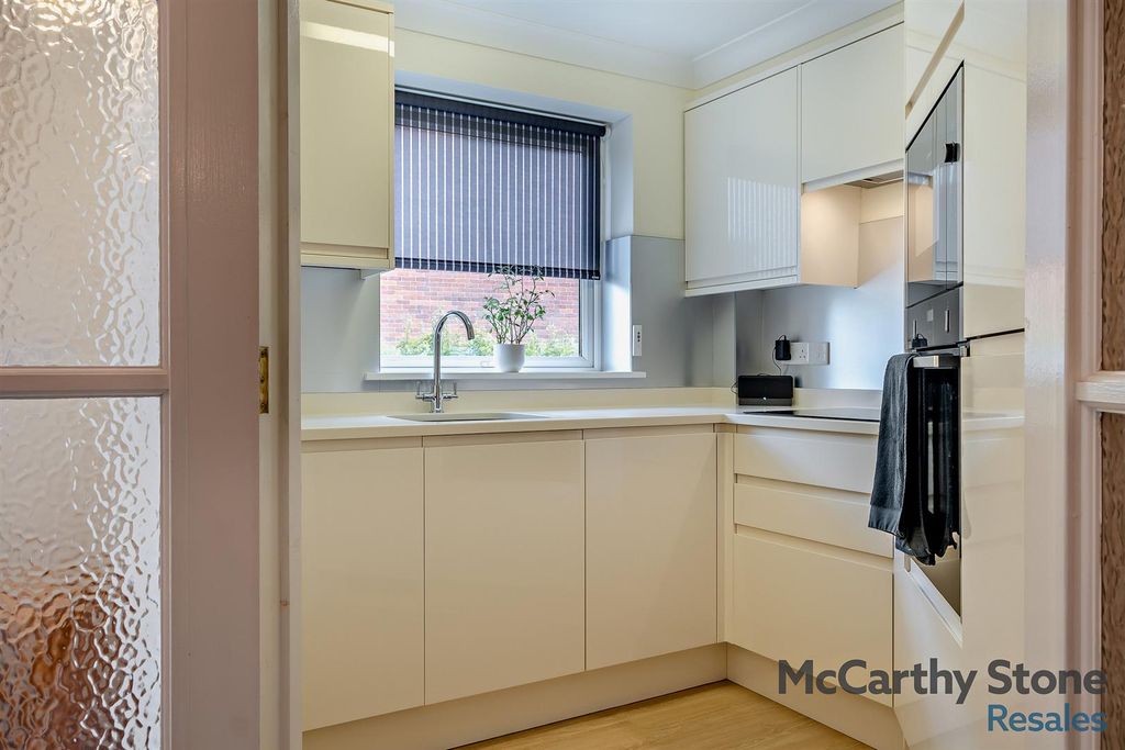 Property photo 3 of 36 8647651-Interior08-800.Jpg