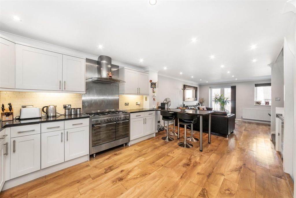 Property photo 3 of 15 Kitchen/Reception Room