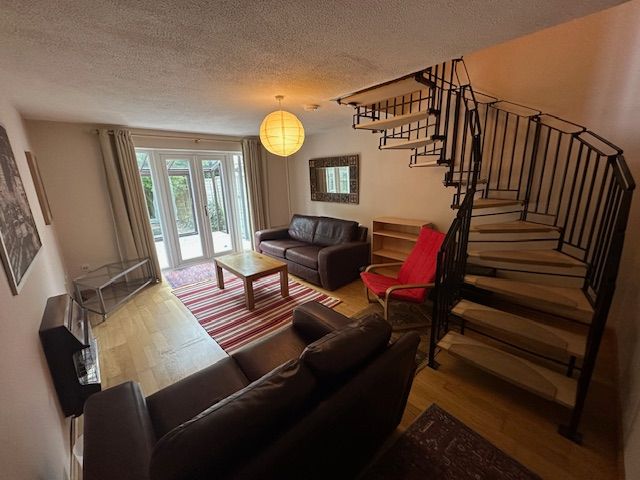 Property photo 3 of 10 Lounge