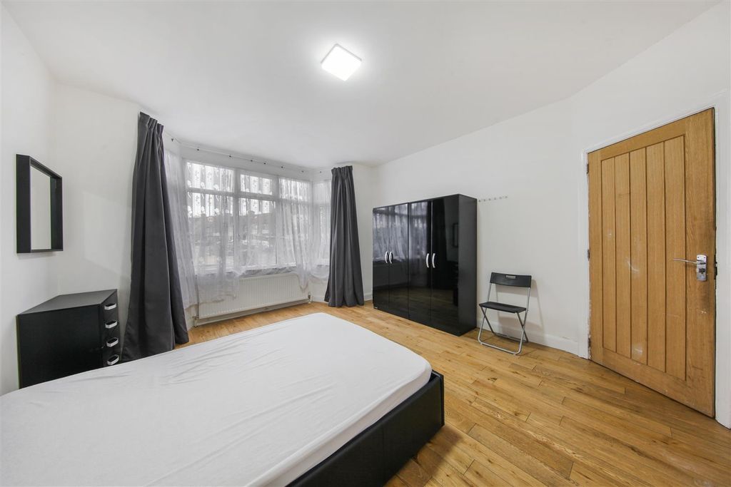 Property photo 3 of 15 130 London Road - 8Nowr6Jfg8Icwncqdlkm.Jpg
