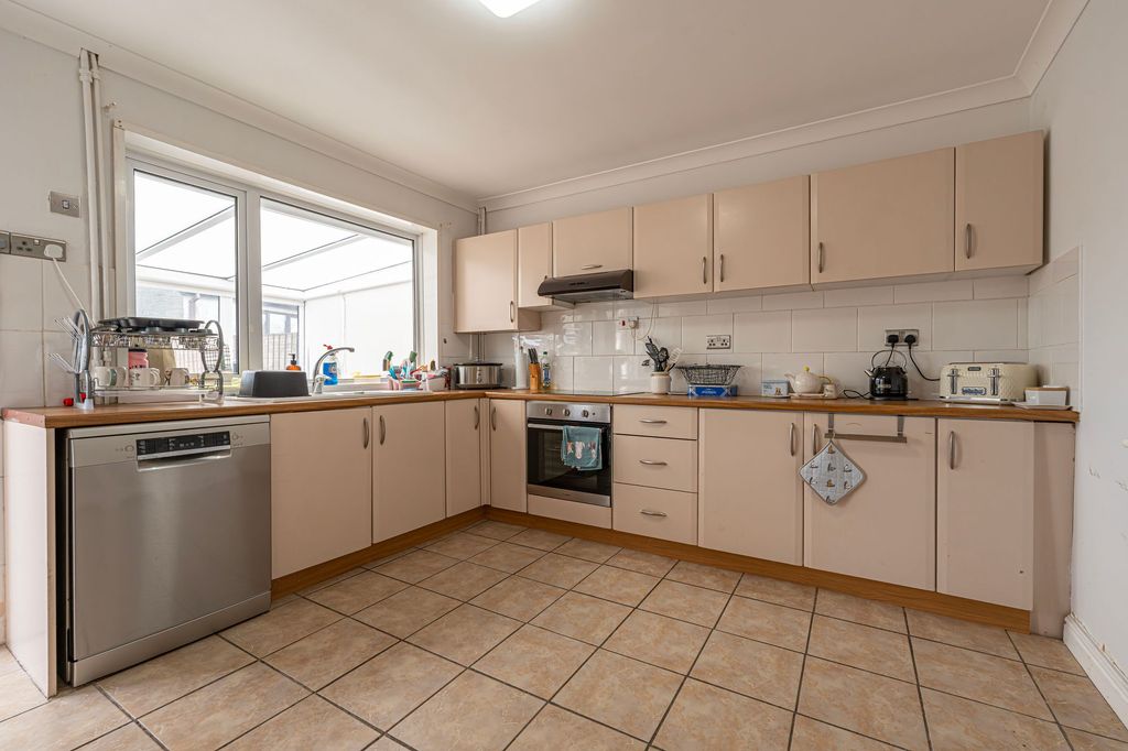 Property photo 2 of 35