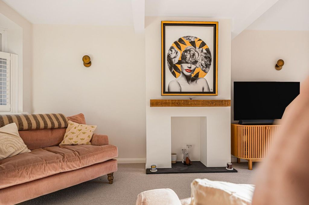 Property photo 2 of 31