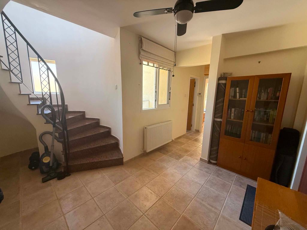 Property photo 2 of 33