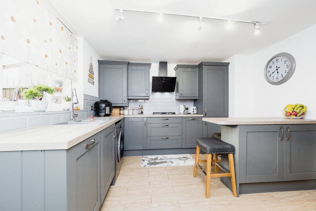 Property photo 3 of 15 Photography