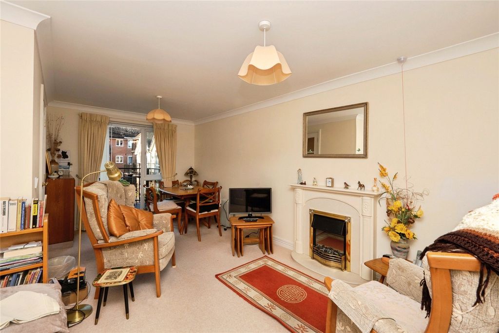 Property photo 3 of 9 Lounge