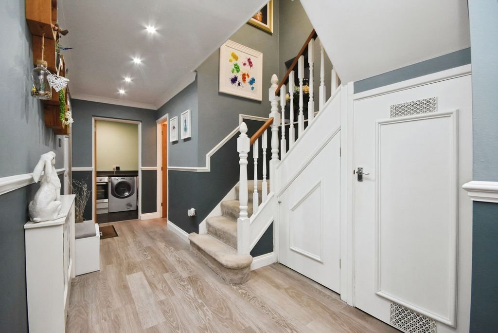 Property photo 2 of 17 Photo