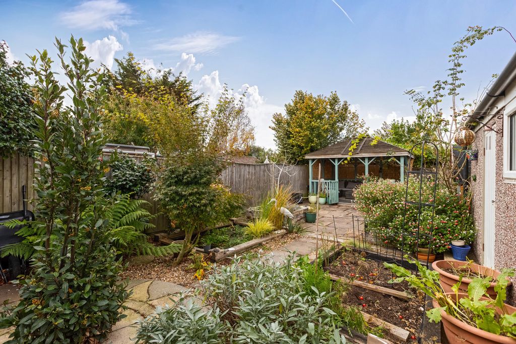 Property photo 2 of 20