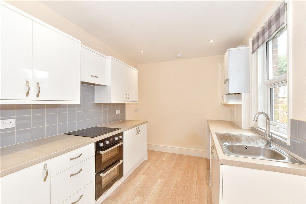 Property photo 3 of 10 Kitchen