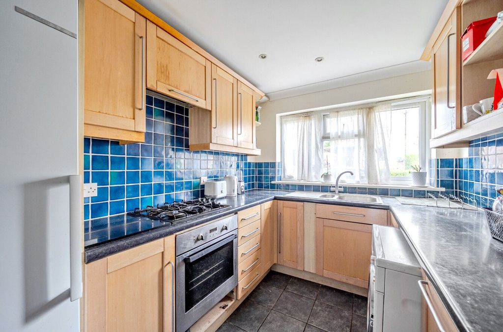 Property photo 2 of 10 Kitchen