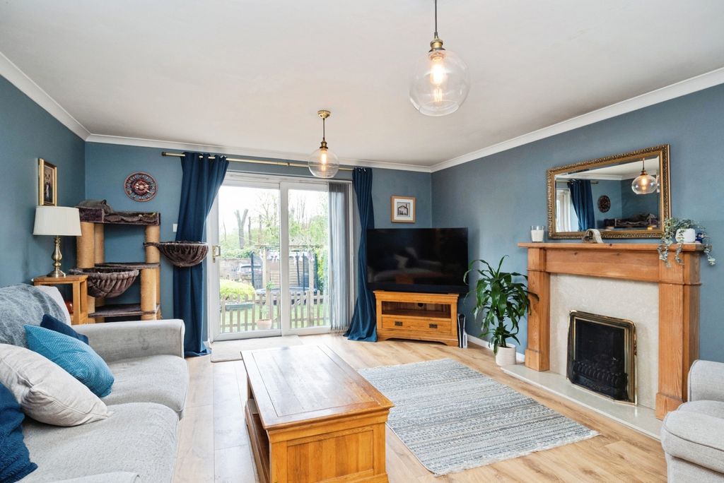 Property photo 2 of 18 Living Room