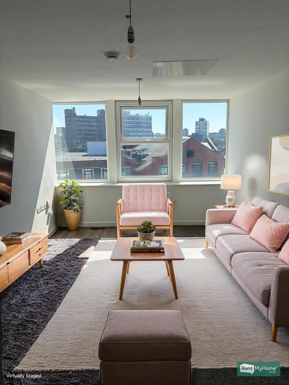 Property photo 1 of 6 42B0E9d3-8B03-4425-9779-Db53B3d510Bf - Living Room - Standard - 2.Jpg