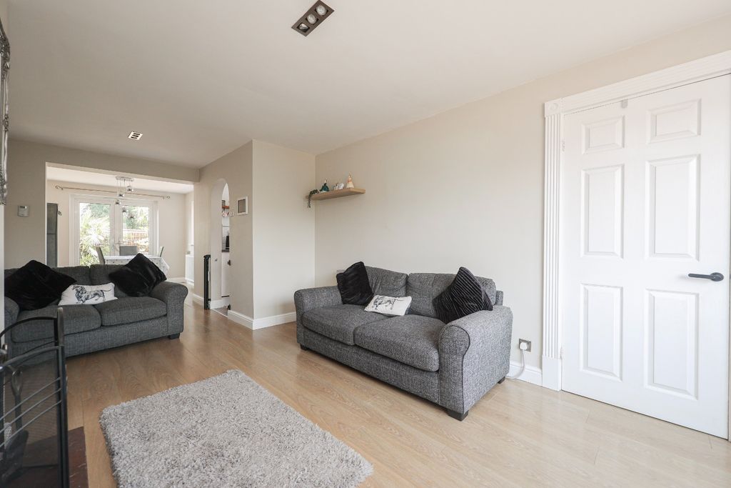 Property photo 2 of 17 5311942
