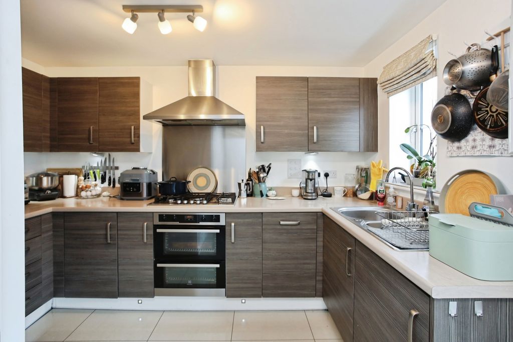 Property photo 2 of 20 Pbox-Img.Jpg