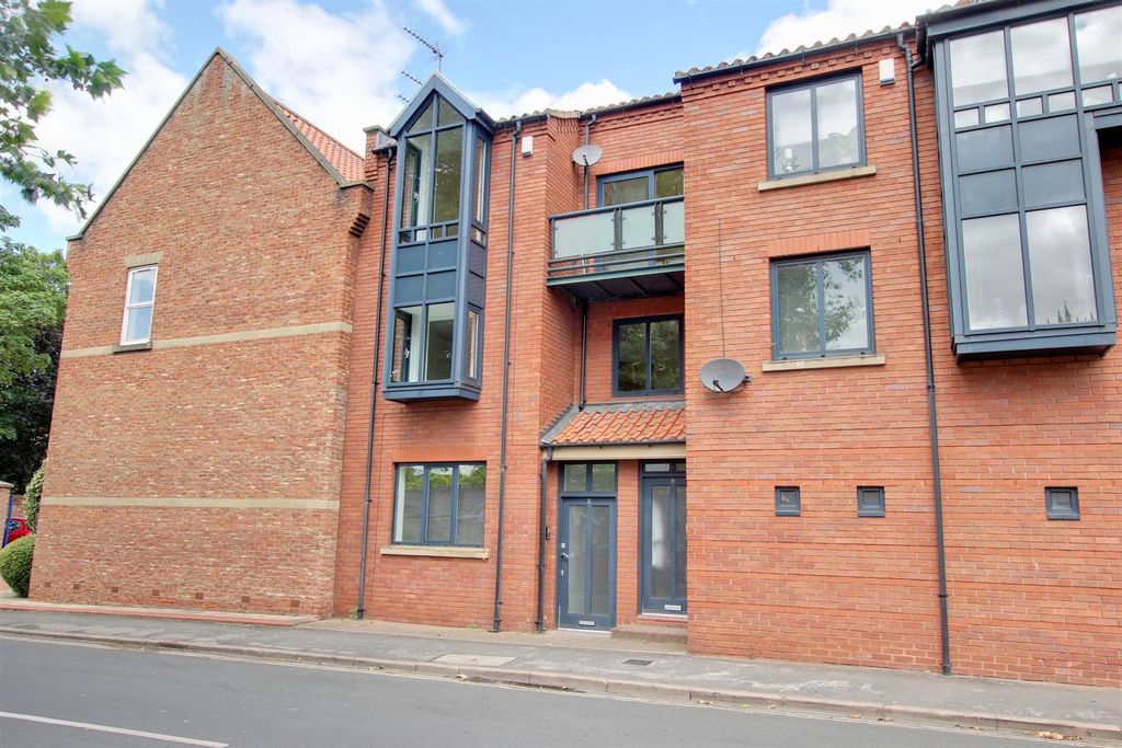 Property photo 2 of 15 Img_5811-Img_5813_Lzn.Jpg