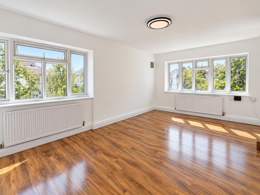 Property photo 2 of 7 Mallard Court, Kingsbury, Nw9 8Jr (1)