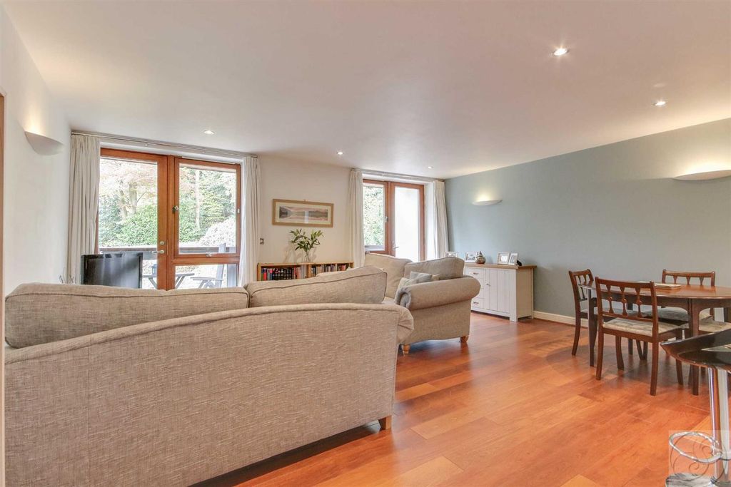 Property photo 3 of 27