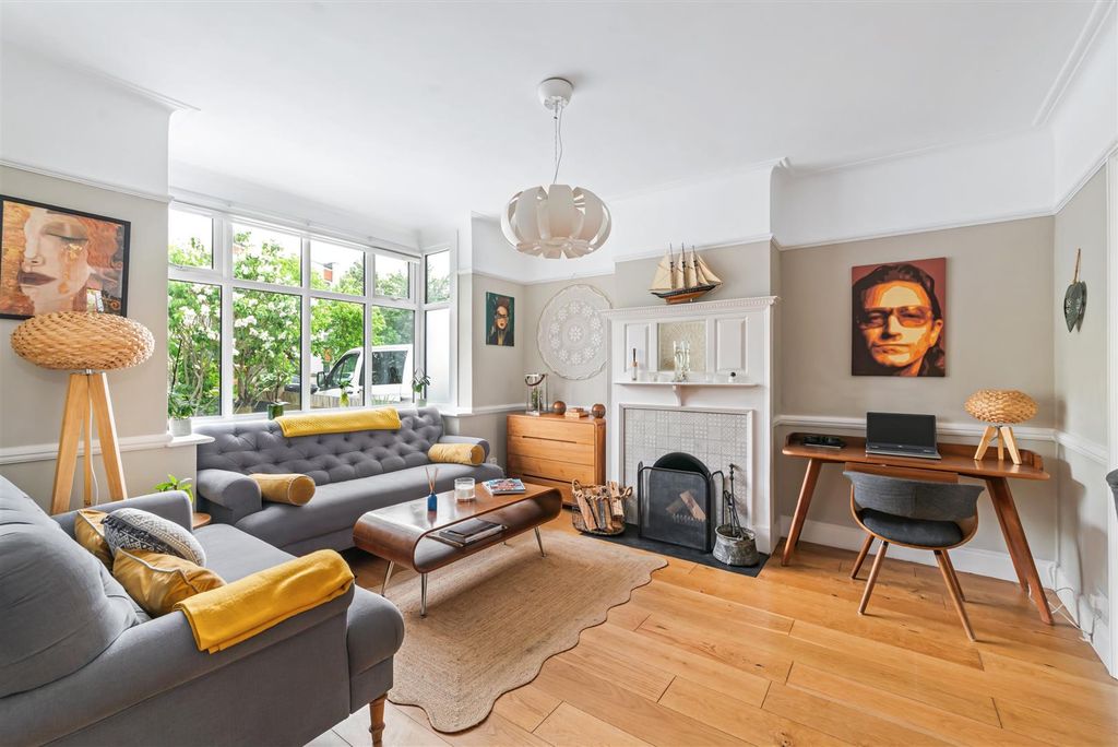 Property photo 2 of 12 Wandle Road