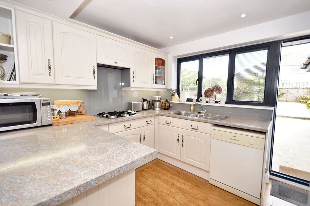 Property photo 3 of 24 Photo 9