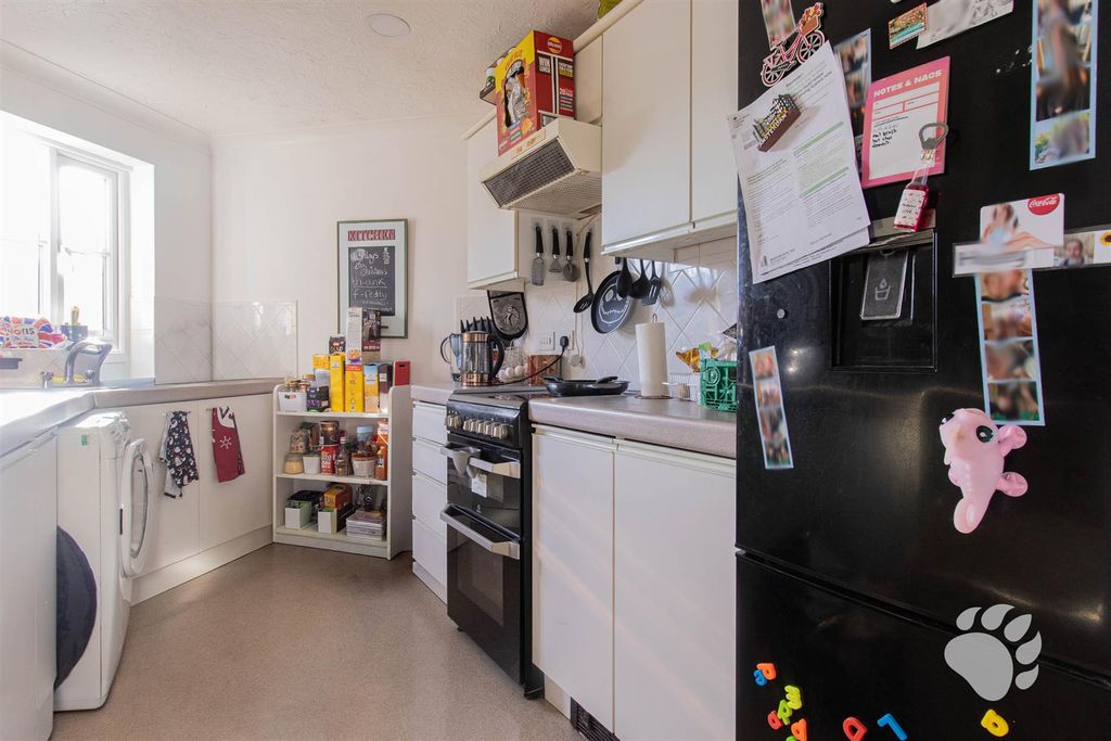 Property photo 3 of 16 Kitchen