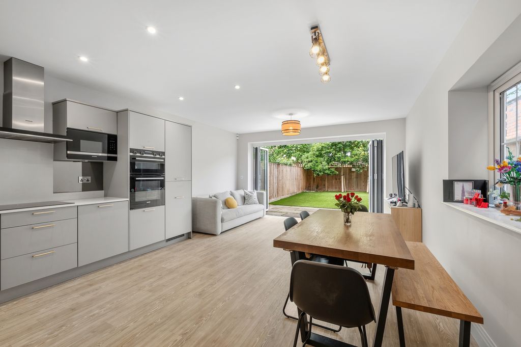 Property photo 2 of 18 Kitchen Dining