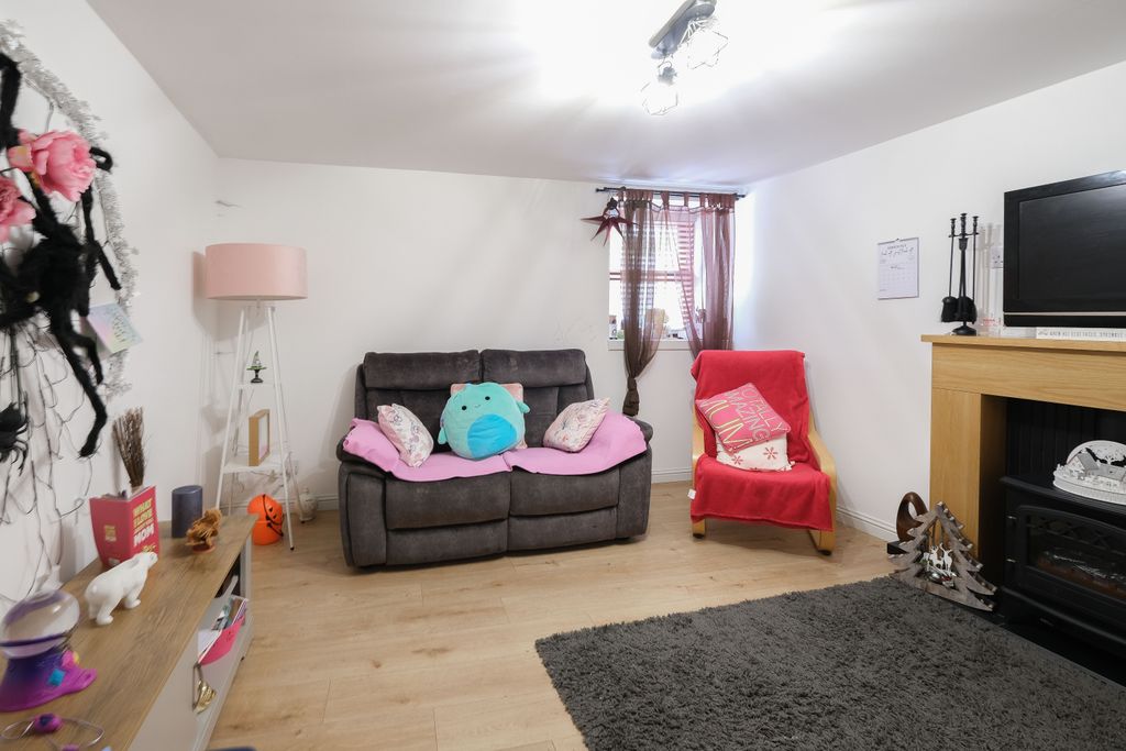 Property photo 3 of 16