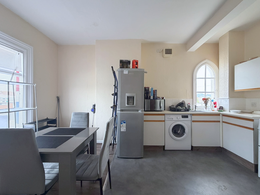 Property photo 3 of 12 Lounge Kitchen