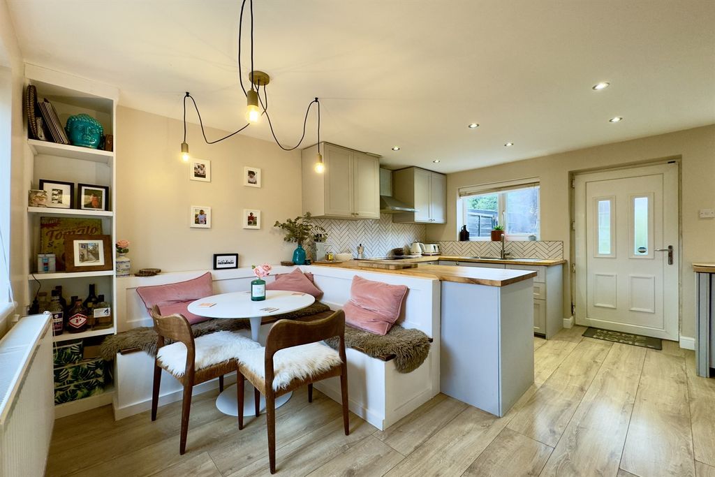 Property photo 3 of 15 Dining Kitchen