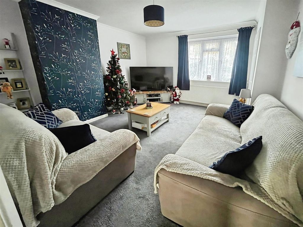 Property photo 2 of 12 Lounge.Jpeg