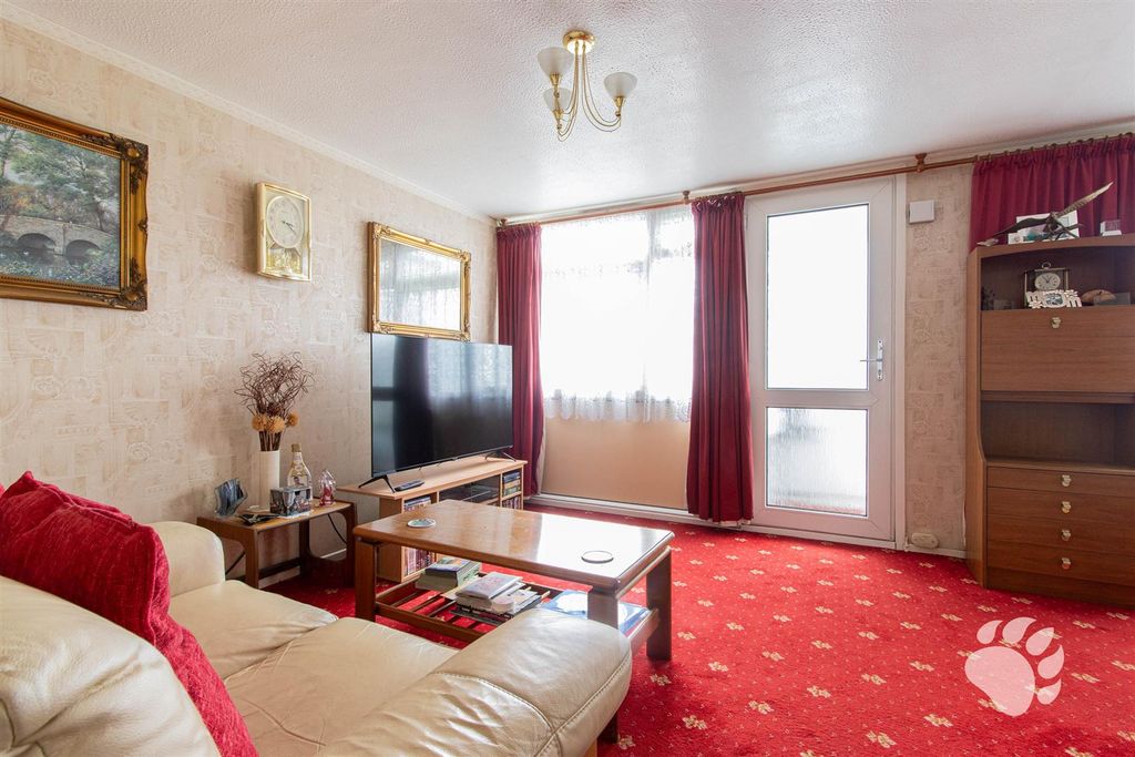 Property photo 3 of 18 Lounge