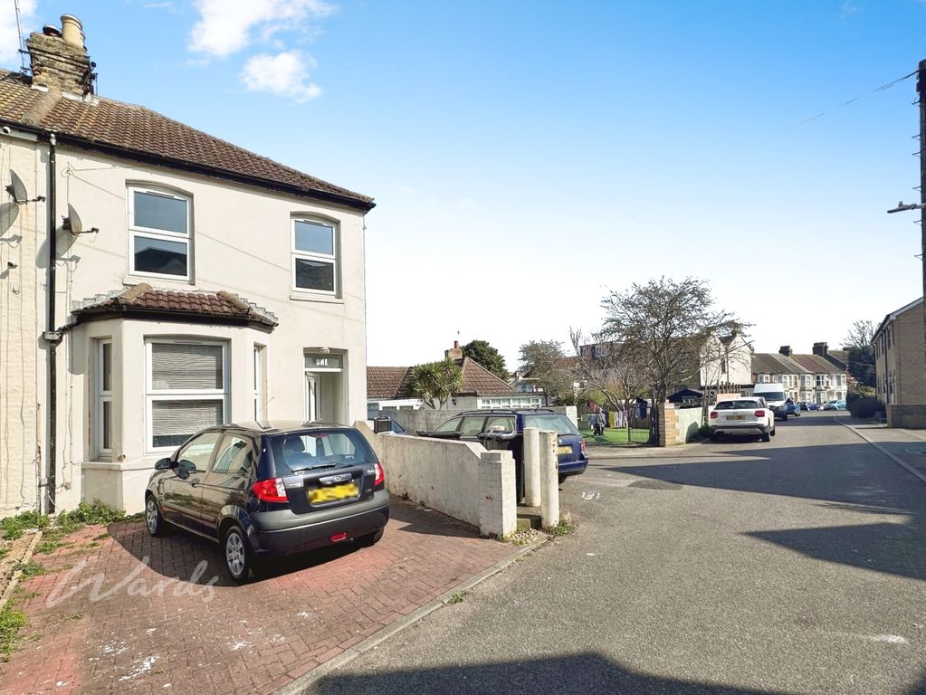 Property photo 1 of 11 Avenue Main Use