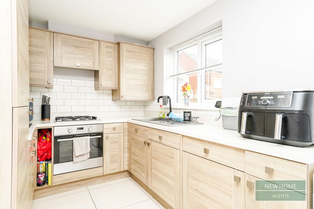 Property photo 3 of 20 Photo 12