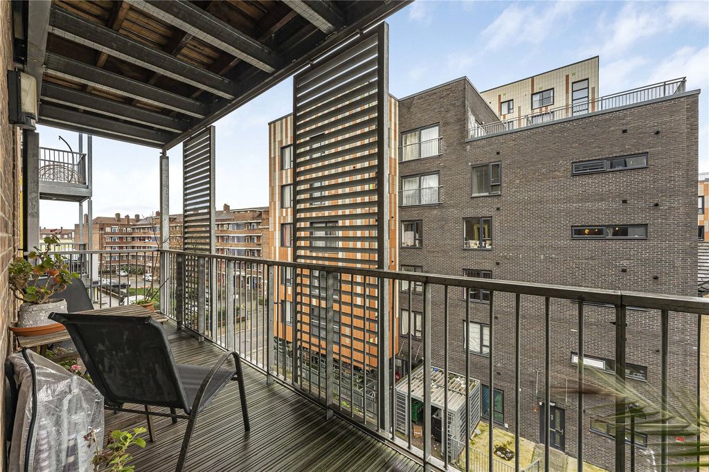 Property photo 3 of 23 Balcony