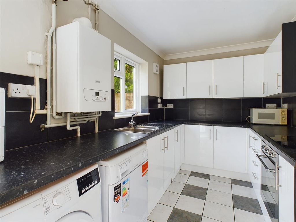 Property photo 3 of 12 Cam02534G0-Pr0089-Still011.Jpg