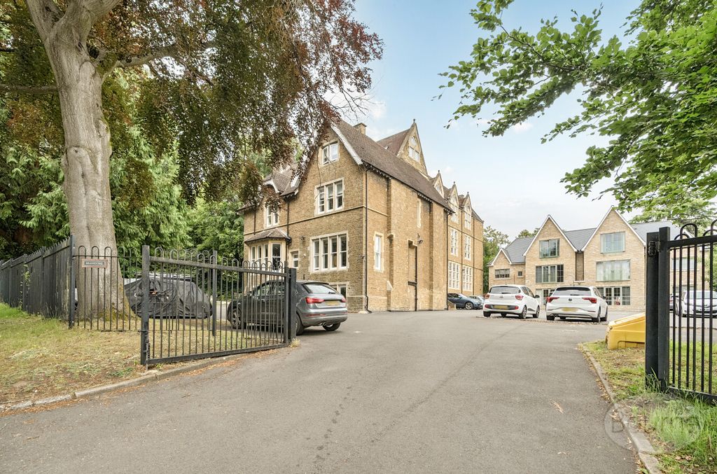 Property photo 1 of 15 A0429701-d1c3-465...