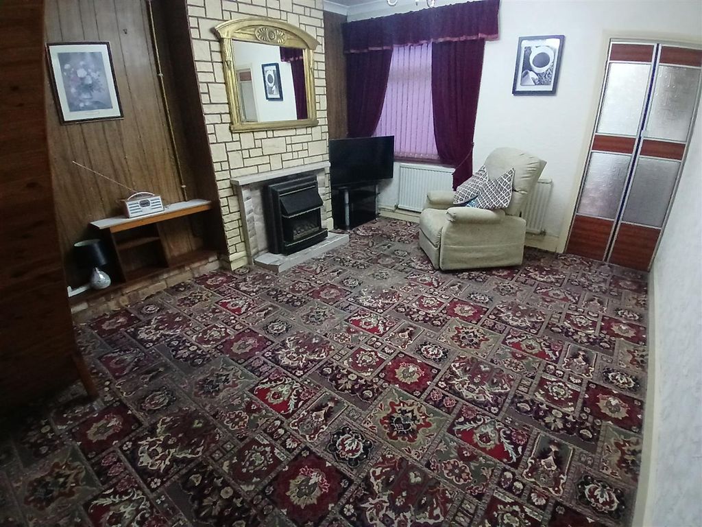 Property photo 2 of 14