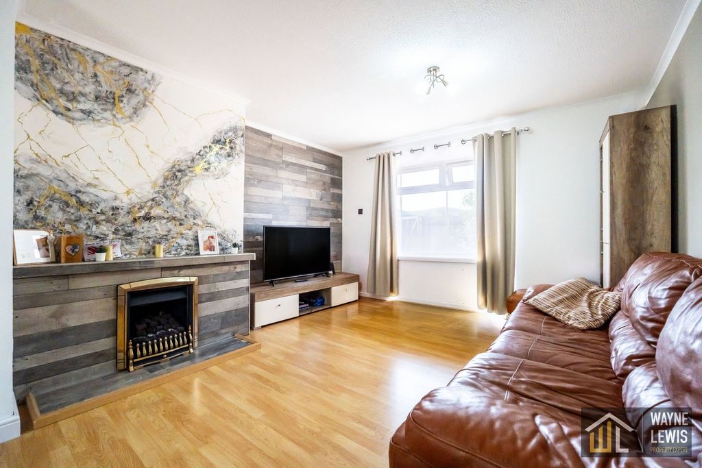 Property photo 2 of 31