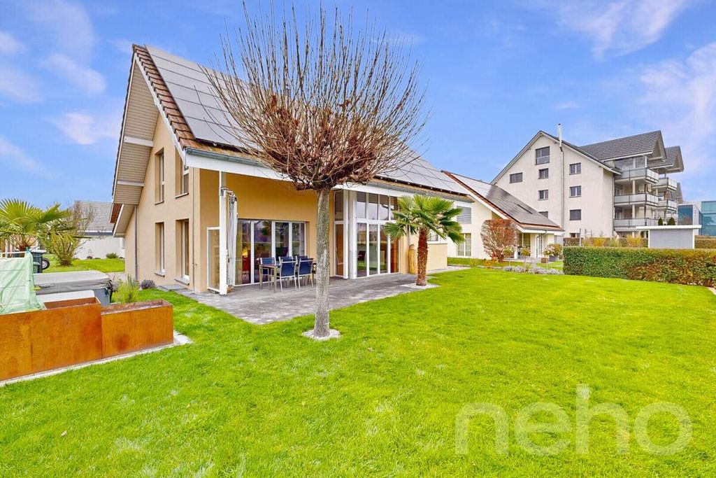 Property photo 1 of 12