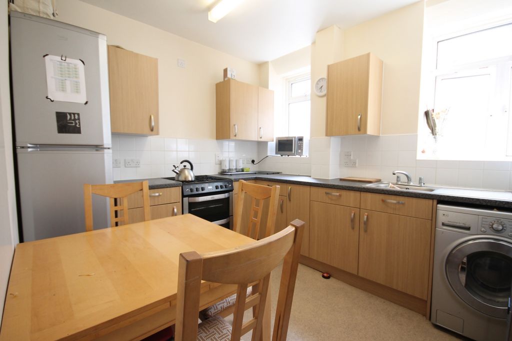 Property photo 1 of 4 Kitchen