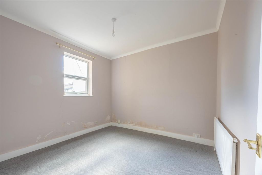 Property photo 3 of 10 Bedroom