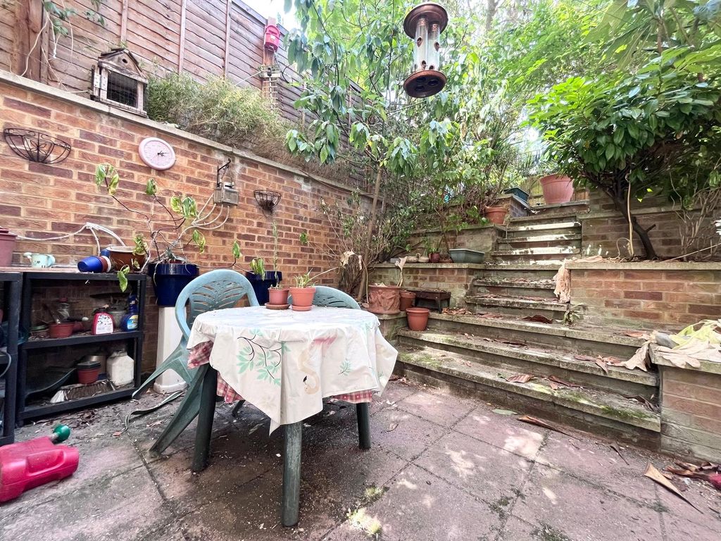 Property photo 3 of 8 Garden